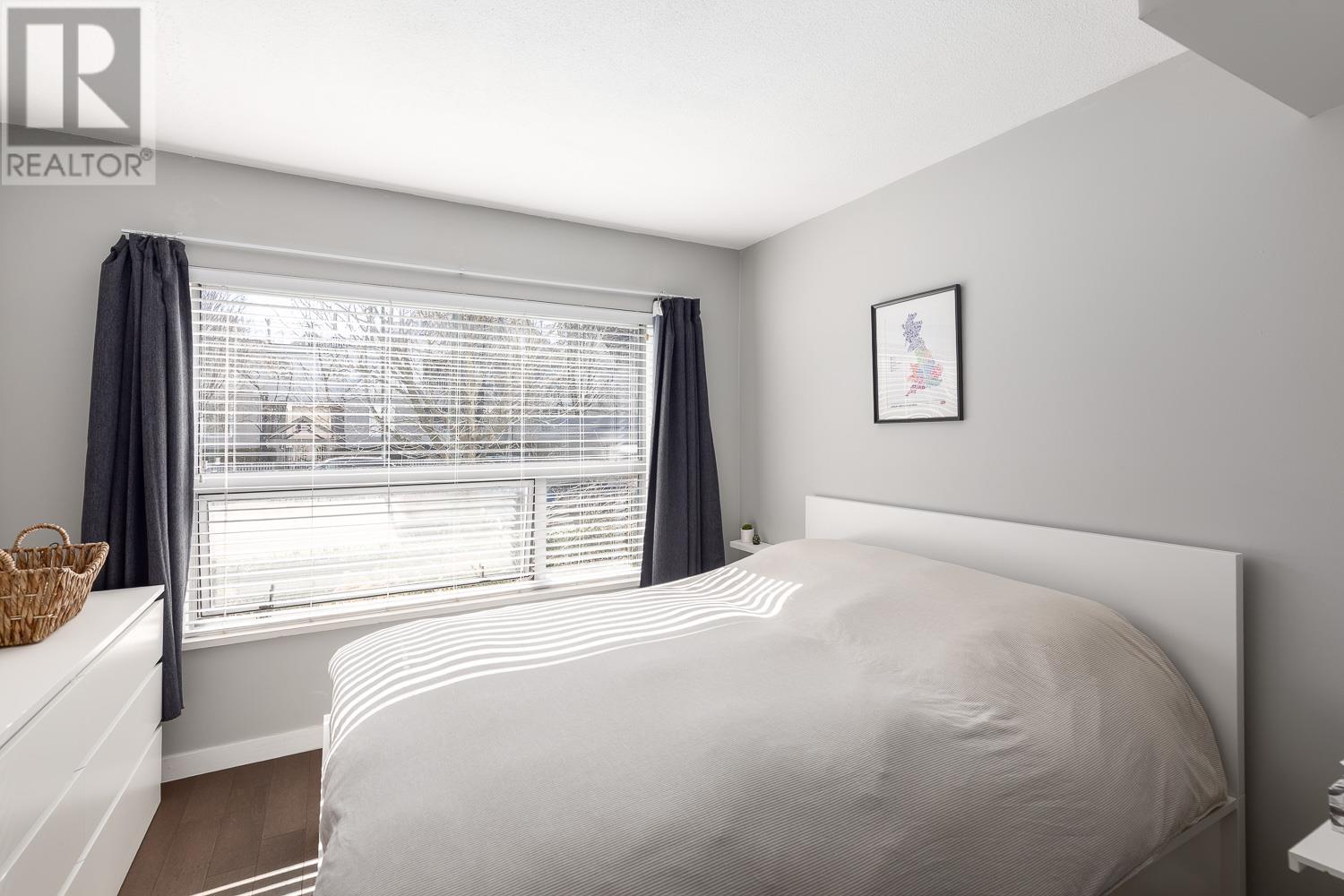 Listing Picture 10 of 21 : 3171 W 4TH AVENUE, Vancouver / 溫哥華 - 魯藝地產 Yvonne Lu Group - MLS Medallion Club Member