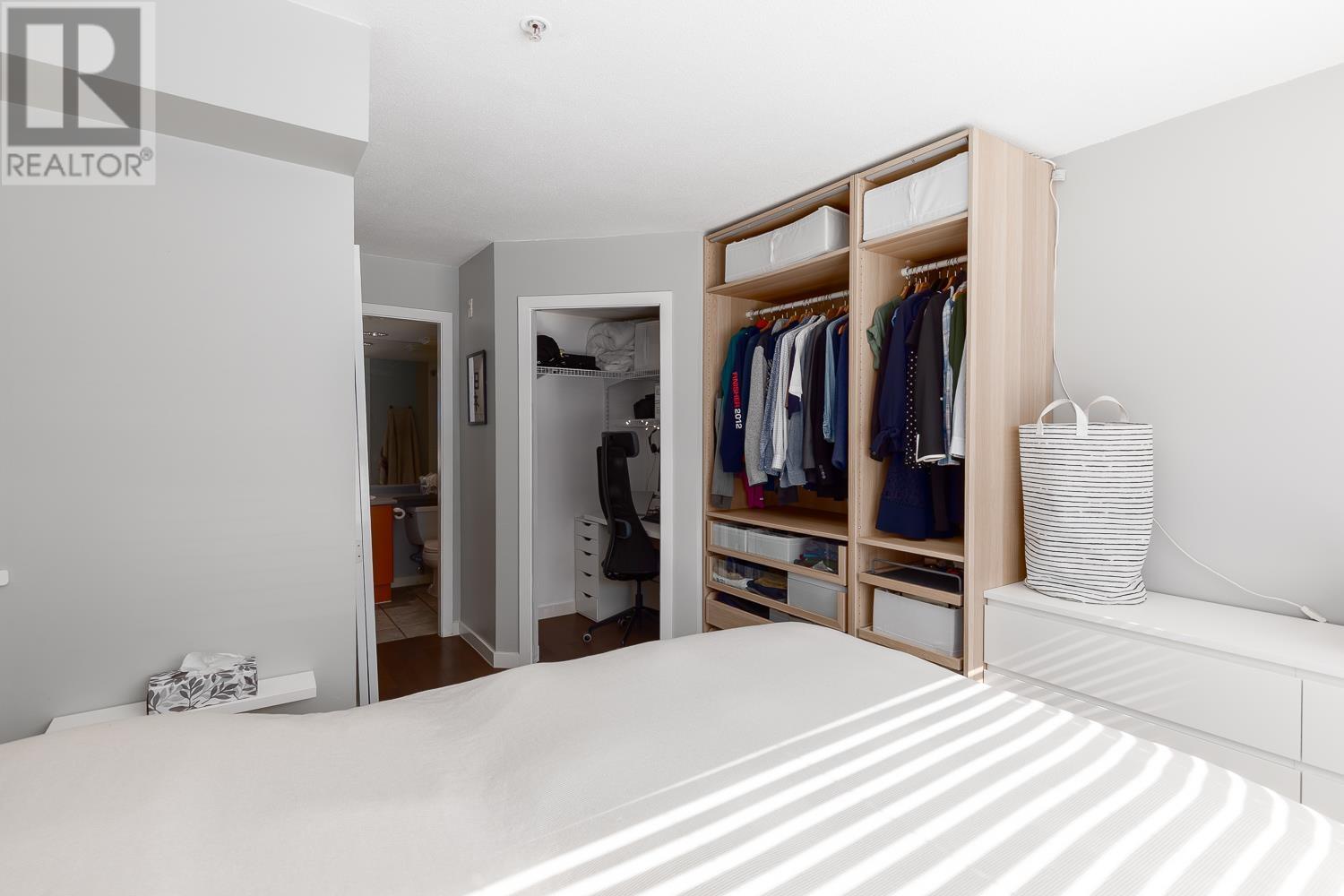 Listing Picture 11 of 21 : 3171 W 4TH AVENUE, Vancouver / 溫哥華 - 魯藝地產 Yvonne Lu Group - MLS Medallion Club Member