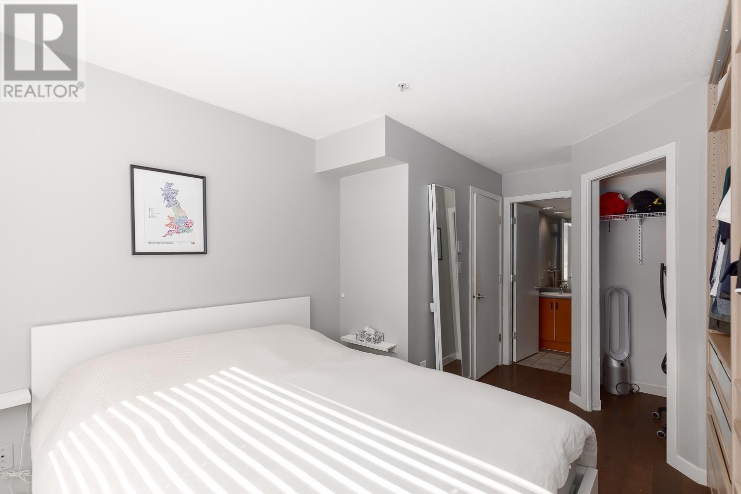 Listing Picture 12 of 21 : 3171 W 4TH AVENUE, Vancouver / 溫哥華 - 魯藝地產 Yvonne Lu Group - MLS Medallion Club Member