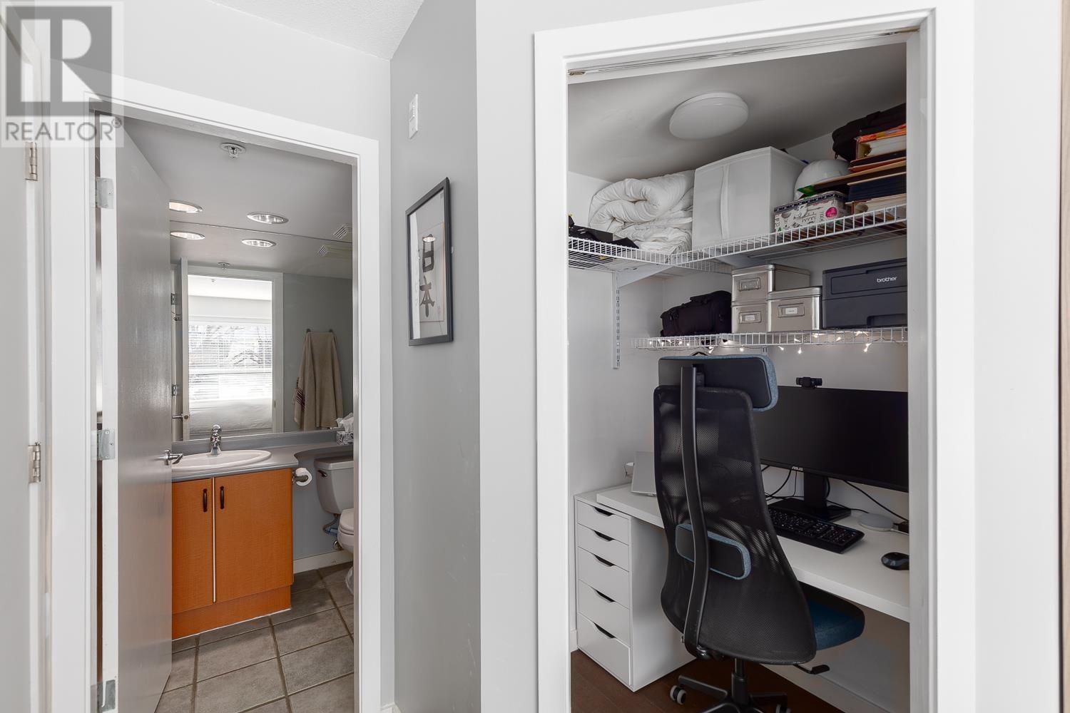 Listing Picture 13 of 21 : 3171 W 4TH AVENUE, Vancouver / 溫哥華 - 魯藝地產 Yvonne Lu Group - MLS Medallion Club Member