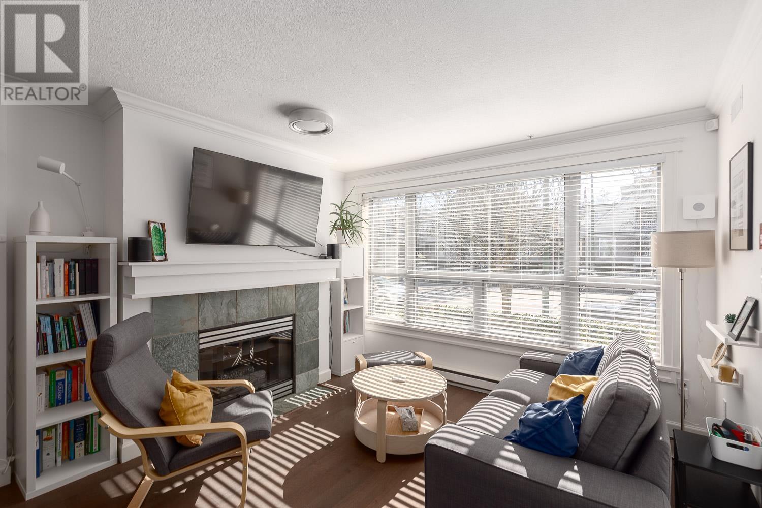 Listing Picture 2 of 21 : 3171 W 4TH AVENUE, Vancouver / 溫哥華 - 魯藝地產 Yvonne Lu Group - MLS Medallion Club Member