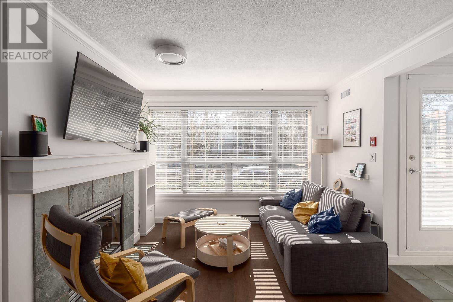 Listing Picture 3 of 21 : 3171 W 4TH AVENUE, Vancouver / 溫哥華 - 魯藝地產 Yvonne Lu Group - MLS Medallion Club Member