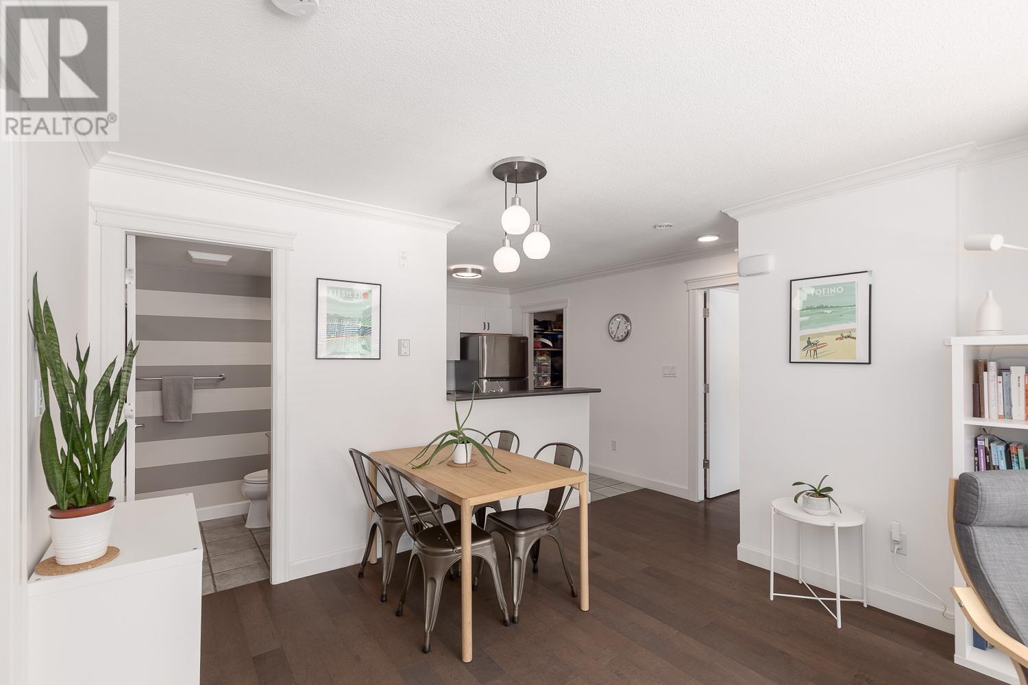 Listing Picture 5 of 21 : 3171 W 4TH AVENUE, Vancouver / 溫哥華 - 魯藝地產 Yvonne Lu Group - MLS Medallion Club Member