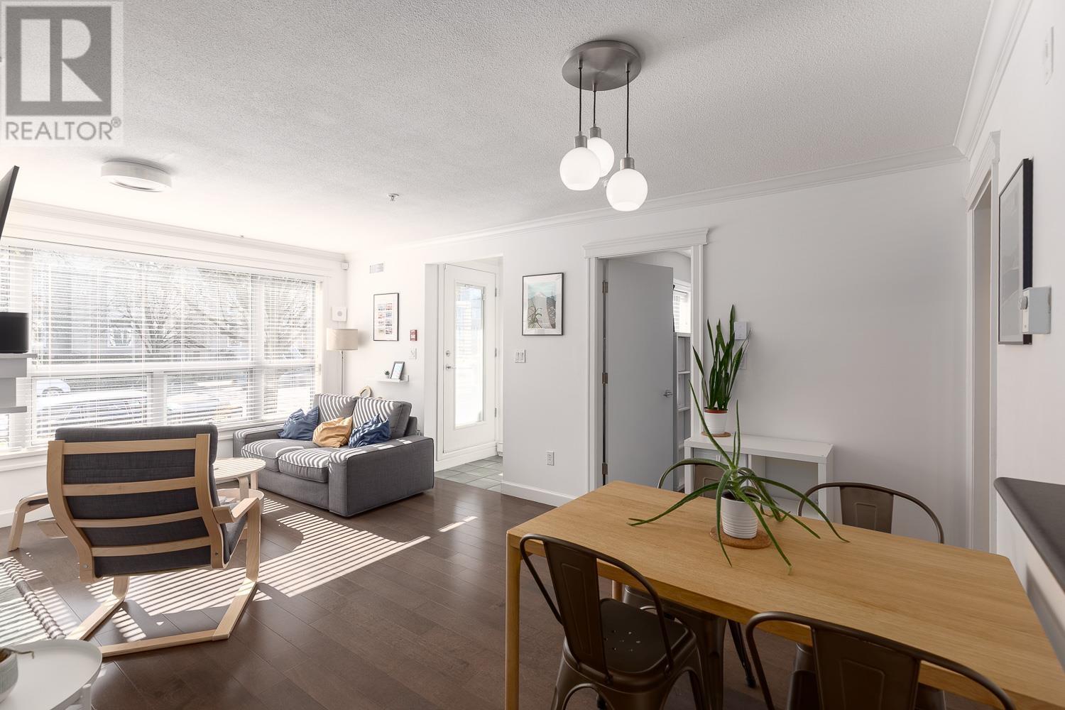 Listing Picture 6 of 21 : 3171 W 4TH AVENUE, Vancouver / 溫哥華 - 魯藝地產 Yvonne Lu Group - MLS Medallion Club Member