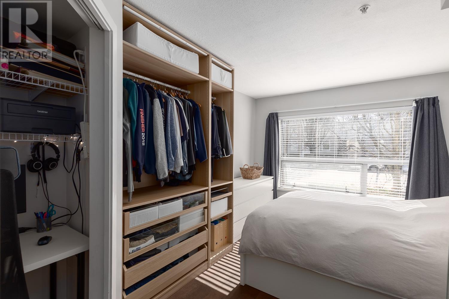 Listing Picture 9 of 21 : 3171 W 4TH AVENUE, Vancouver / 溫哥華 - 魯藝地產 Yvonne Lu Group - MLS Medallion Club Member