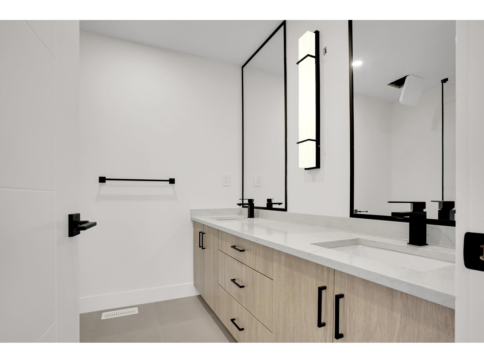 2 2525 156 Street, Surrey, British Columbia  V4P 1C7 - Photo 5 - R2976092