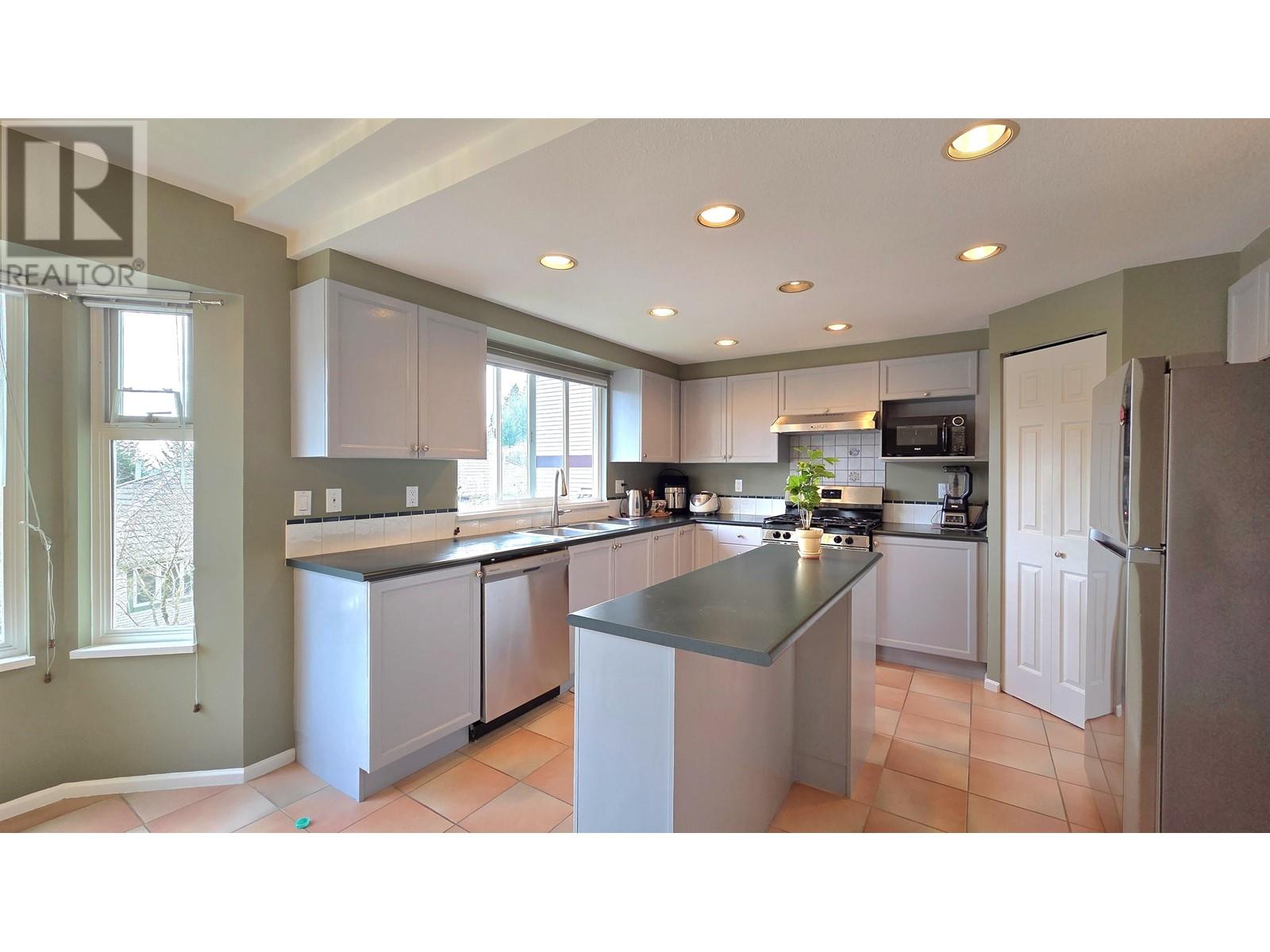 1662 Plateau Crescent, Coquitlam, British Columbia  V3E 3B3 - Photo 8 - R2951906