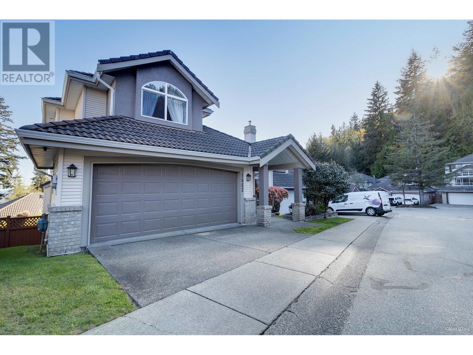 1662 Plateau Crescent, Coquitlam, British Columbia  V3E 3B3 - Photo 3 - R2951906