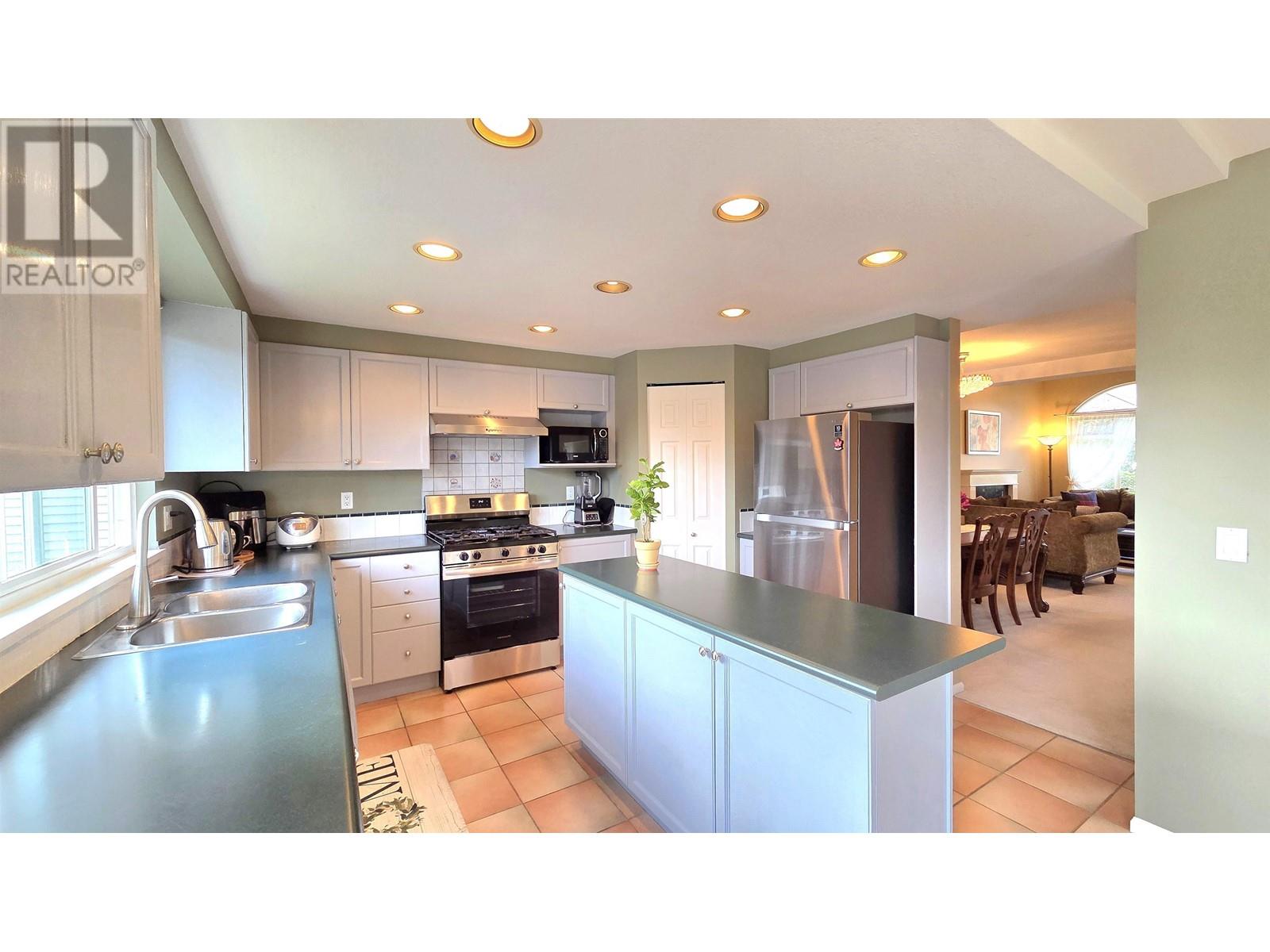1662 Plateau Crescent, Coquitlam, British Columbia  V3E 3B3 - Photo 9 - R2951906