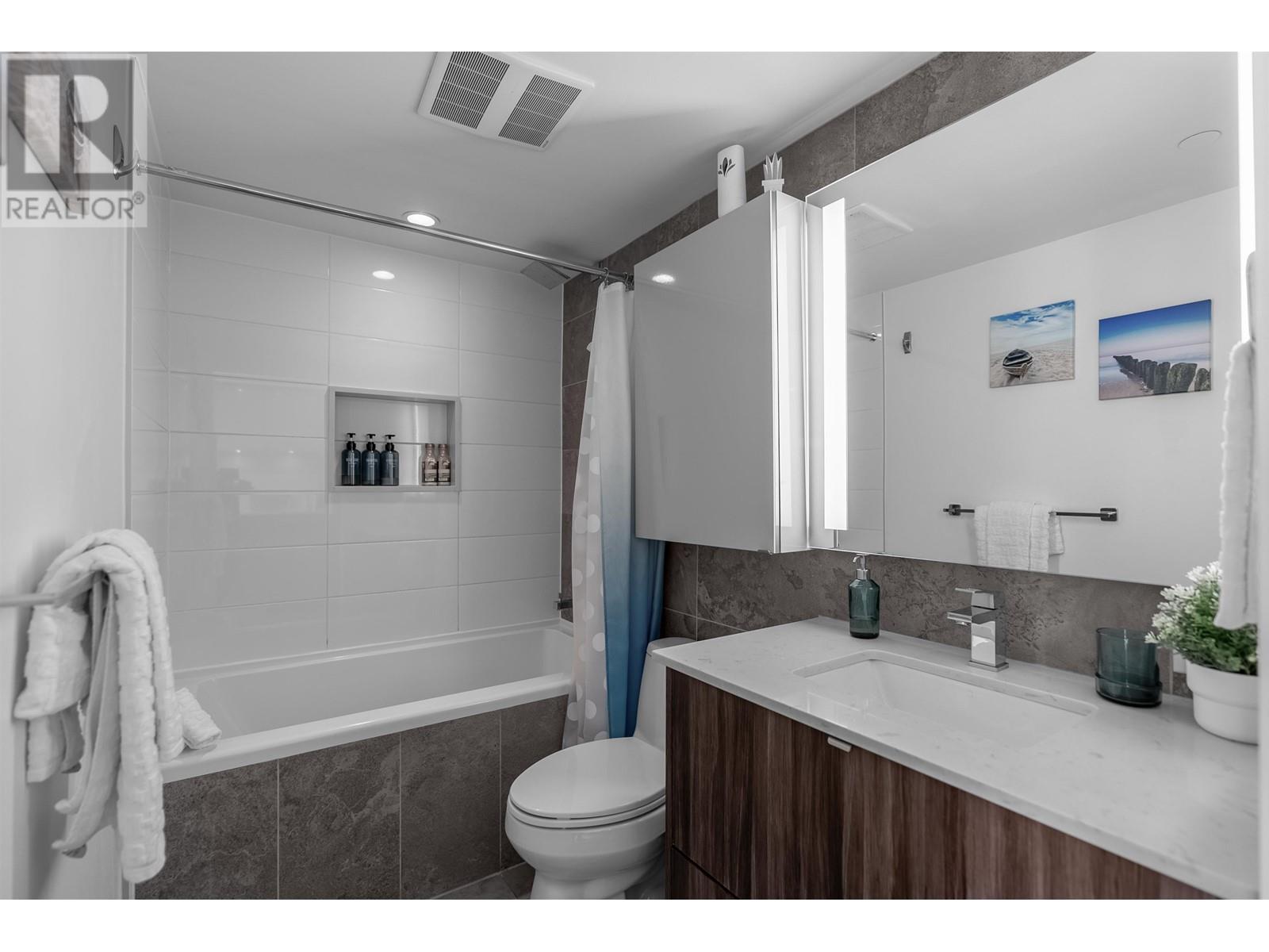 Listing Picture 13 of 23 : 608 1788 COLUMBIA STREET, Vancouver / 溫哥華 - 魯藝地產 Yvonne Lu Group - MLS Medallion Club Member