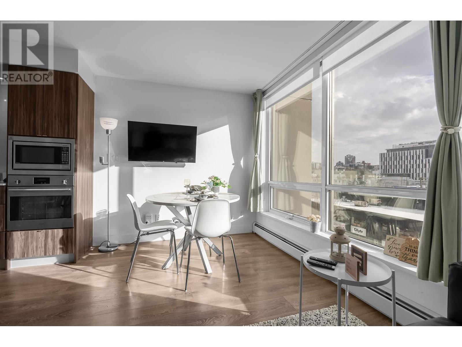 Listing Picture 7 of 23 : 608 1788 COLUMBIA STREET, Vancouver / 溫哥華 - 魯藝地產 Yvonne Lu Group - MLS Medallion Club Member