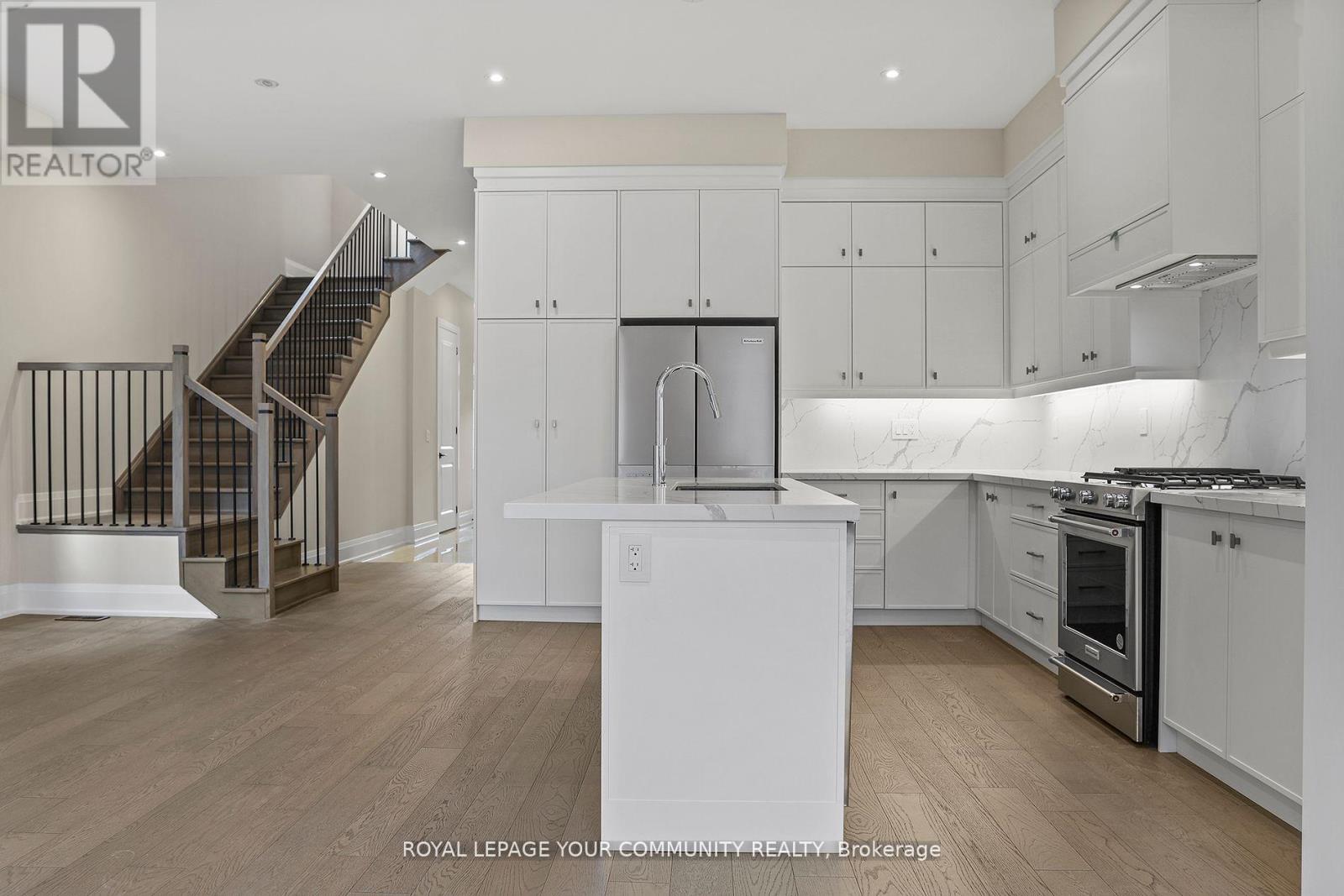 120 Lewis Honey Drive, Aurora, Ontario  L4G 0J3 - Photo 9 - N12016053