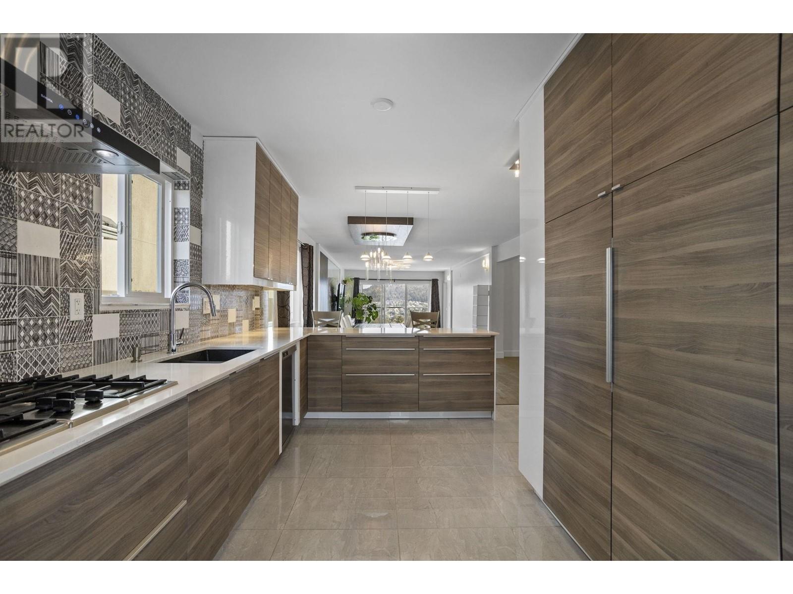 Listing Picture 18 of 40 : 51 N SEA AVENUE, Burnaby / 本拿比 - 魯藝地產 Yvonne Lu Group - MLS Medallion Club Member