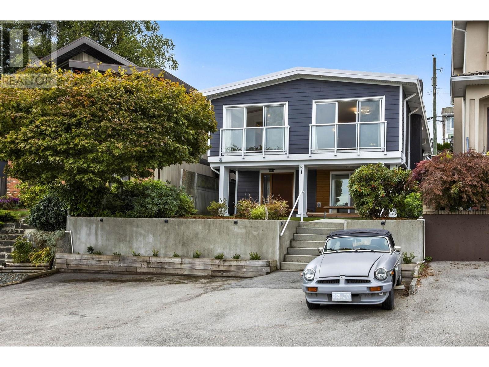 Listing Picture 2 of 40 : 51 N SEA AVENUE, Burnaby / 本拿比 - 魯藝地產 Yvonne Lu Group - MLS Medallion Club Member