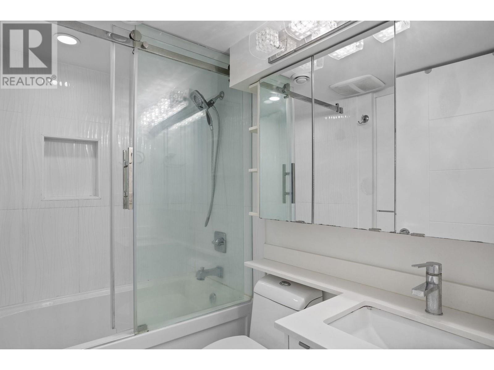Listing Picture 33 of 40 : 51 N SEA AVENUE, Burnaby / 本拿比 - 魯藝地產 Yvonne Lu Group - MLS Medallion Club Member