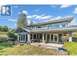 2566 MARINE DRIVE, West Vancouver, British Columbia
