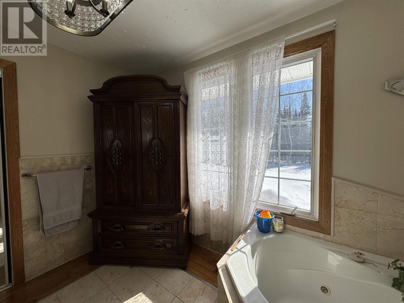 34 Redwing Ave, Manitouwadge, Ontario  P0T 2C0 - Photo 20 - TB250470