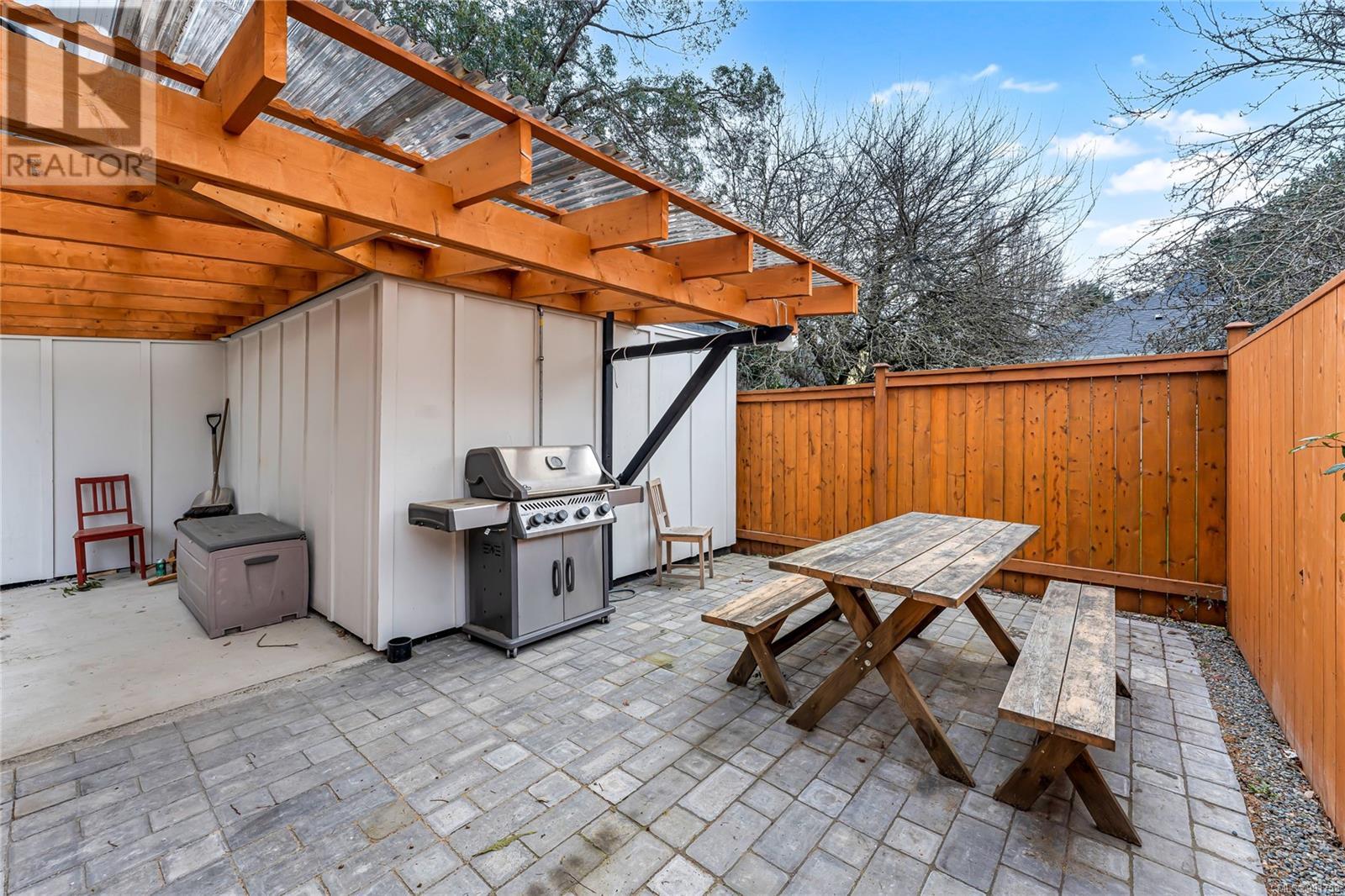 Property at 2512 Fernwood Rd image 4