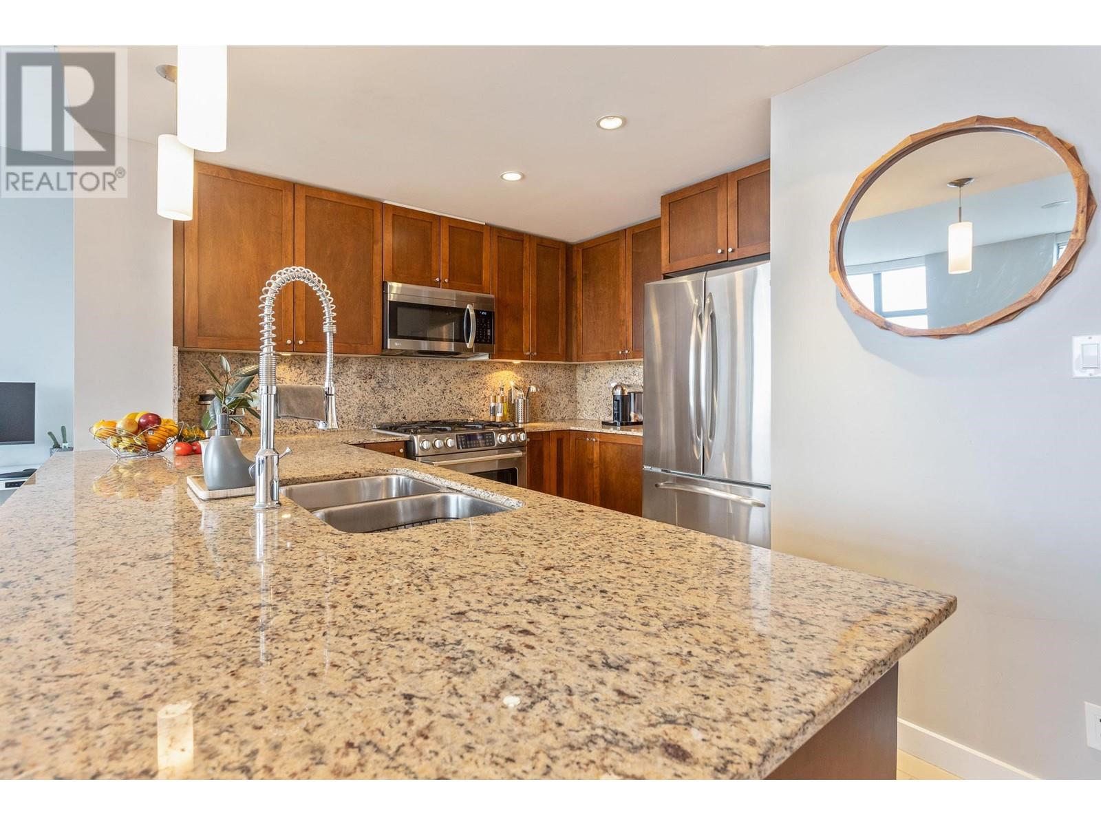 2303 280 Ross Drive, New Westminster, British Columbia  V3L 0C2 - Photo 11 - R2977363
