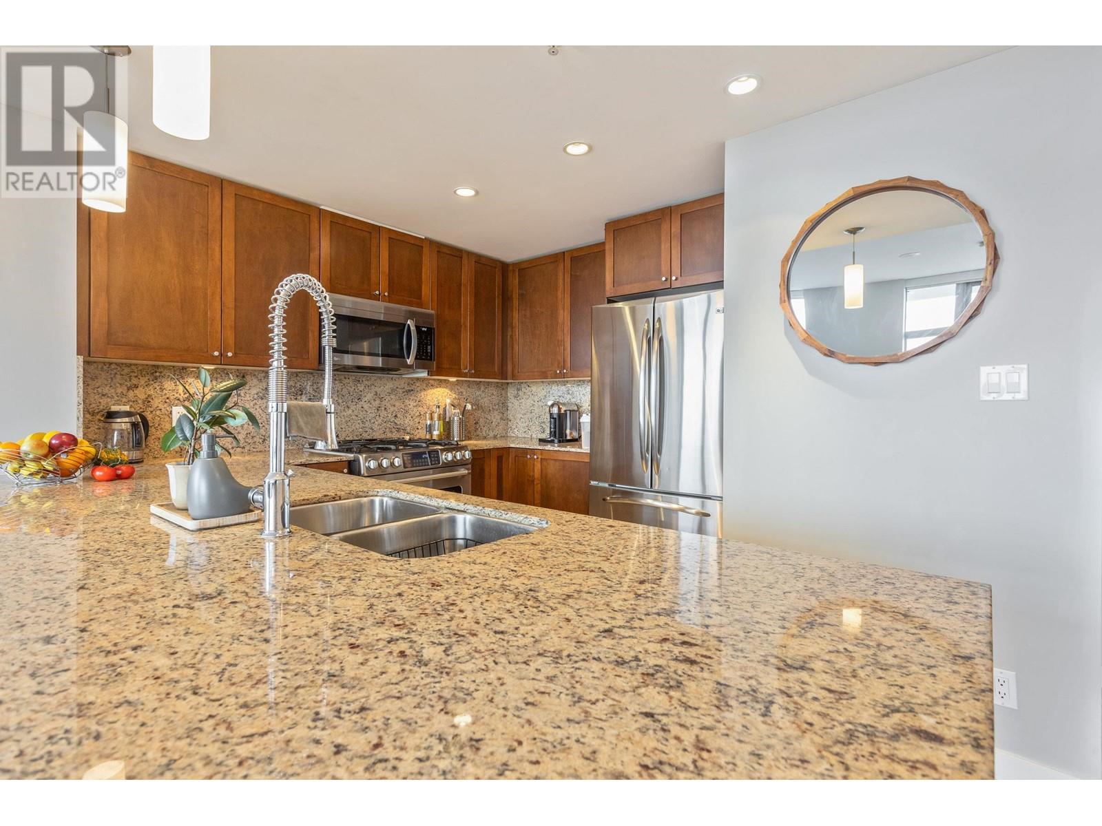 2303 280 Ross Drive, New Westminster, British Columbia  V3L 0C2 - Photo 9 - R2977363