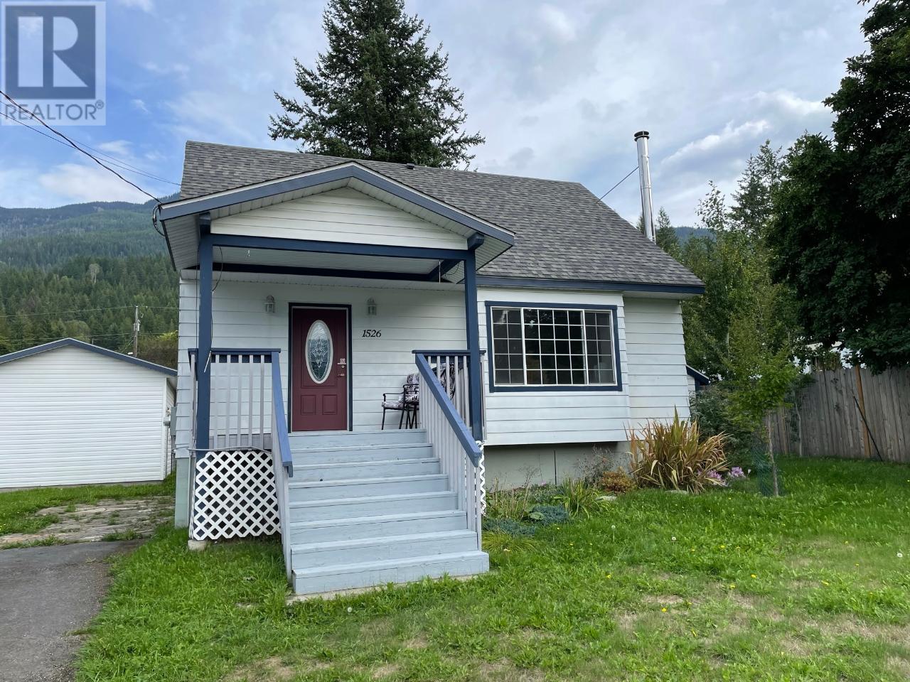 1526 Eastman Avenue, Riondel, British Columbia  V0B 2B0 - Photo 2 - 10338480