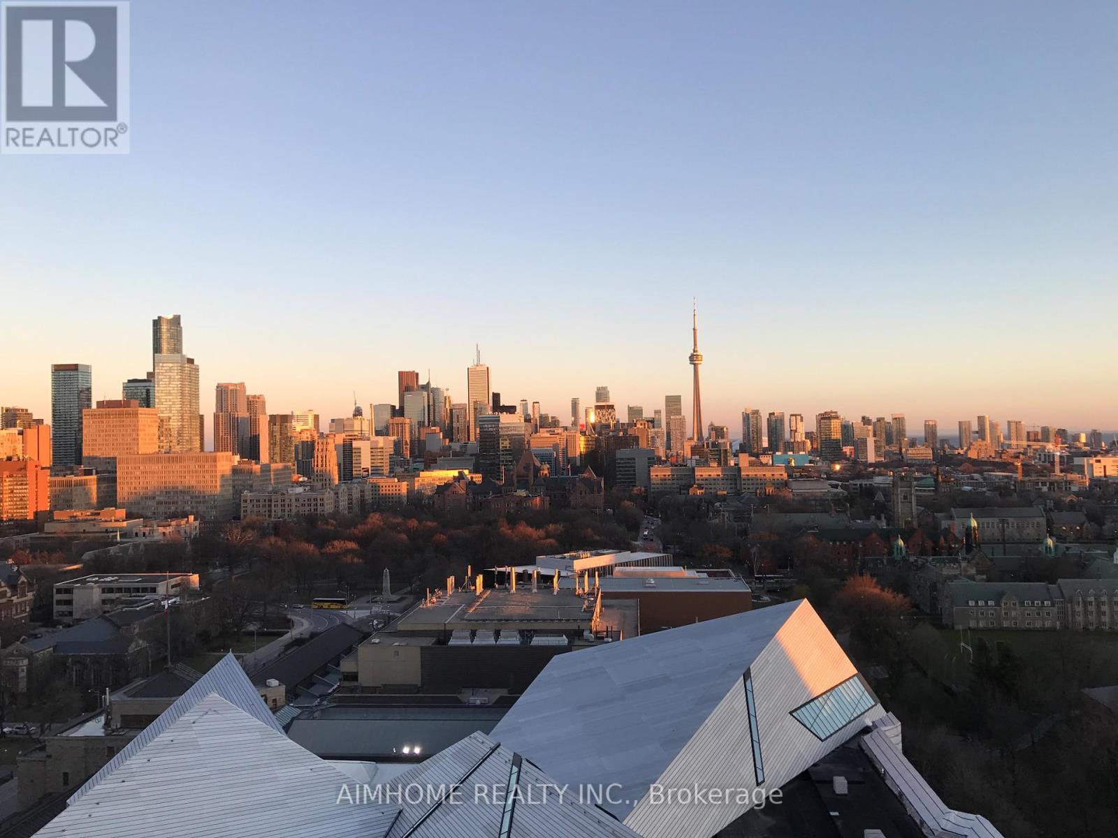 1902 - 200 Bloor Street W, Toronto, Ontario  M5S 1T8 - Photo 2 - C12016165