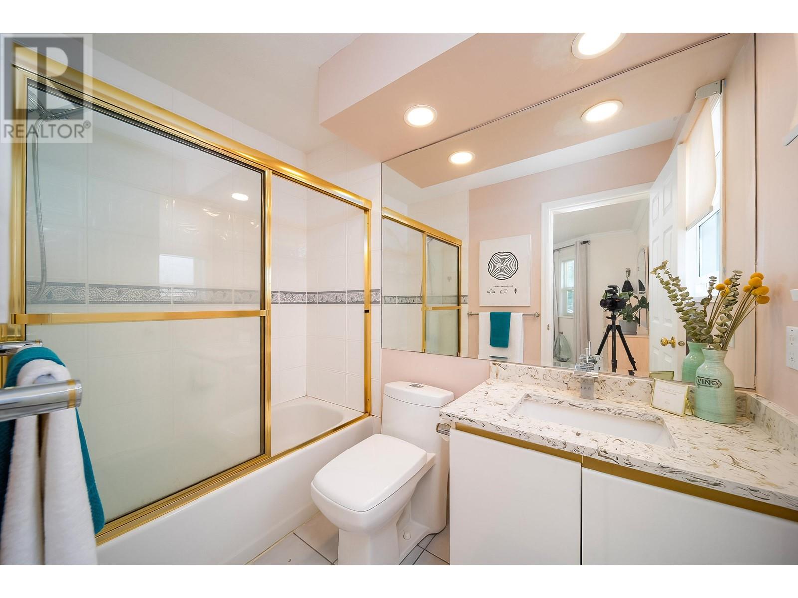 Listing Picture 24 of 30 : 1 6700 WILLIAMS ROAD, Richmond / 烈治文 - 魯藝地產 Yvonne Lu Group - MLS Medallion Club Member