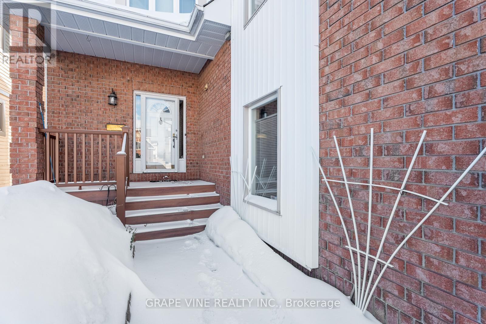 71 Bramblegrove Crescent, Ottawa, Ontario  K1T 3E6 - Photo 3 - X12016198