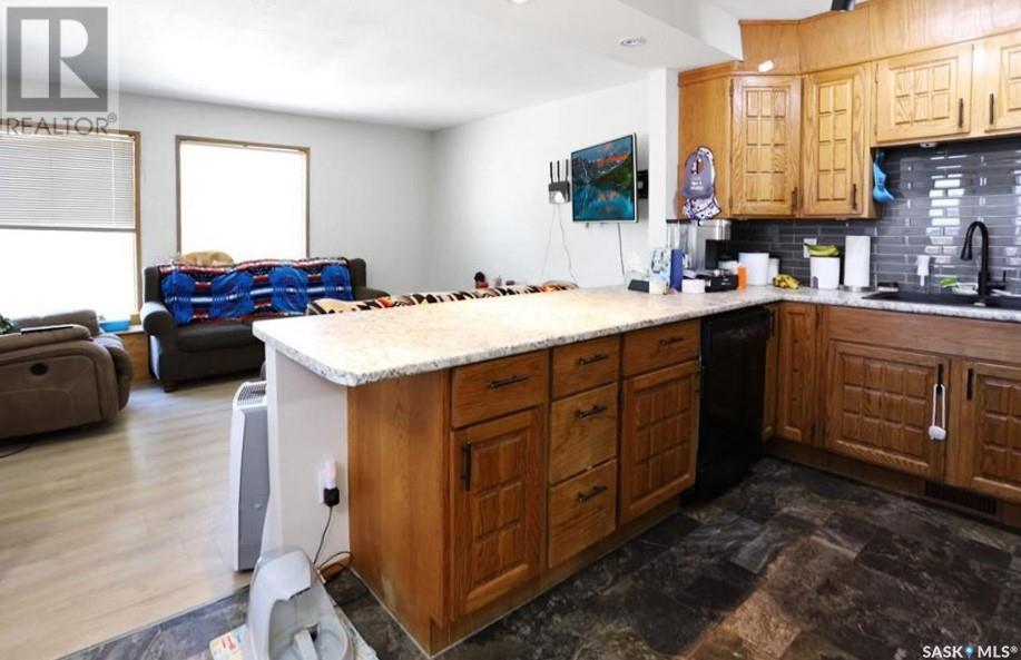 Property at A&B 2561 Ross CRESCENT image 2