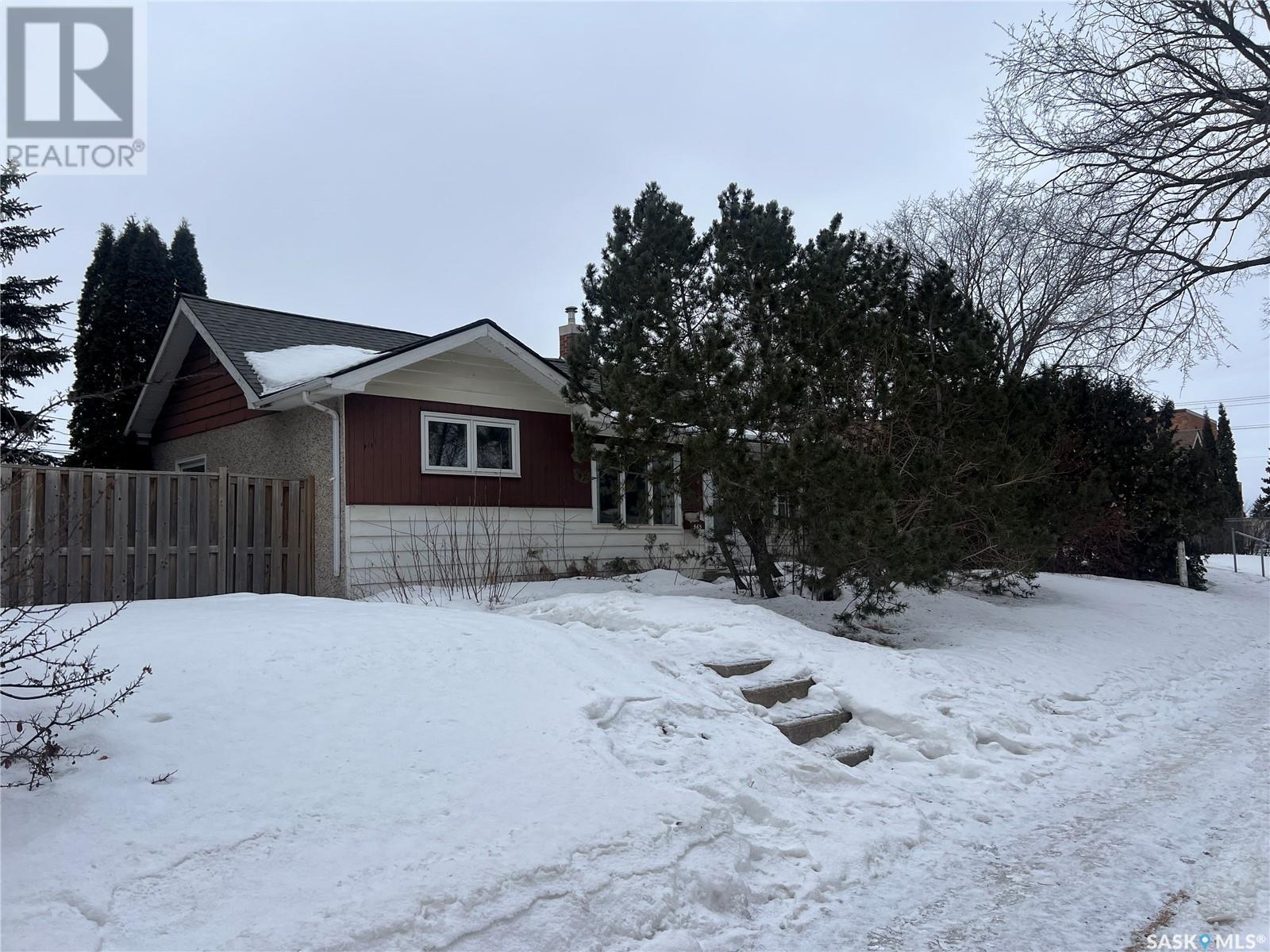 Property at 565 15th STREET W image 2