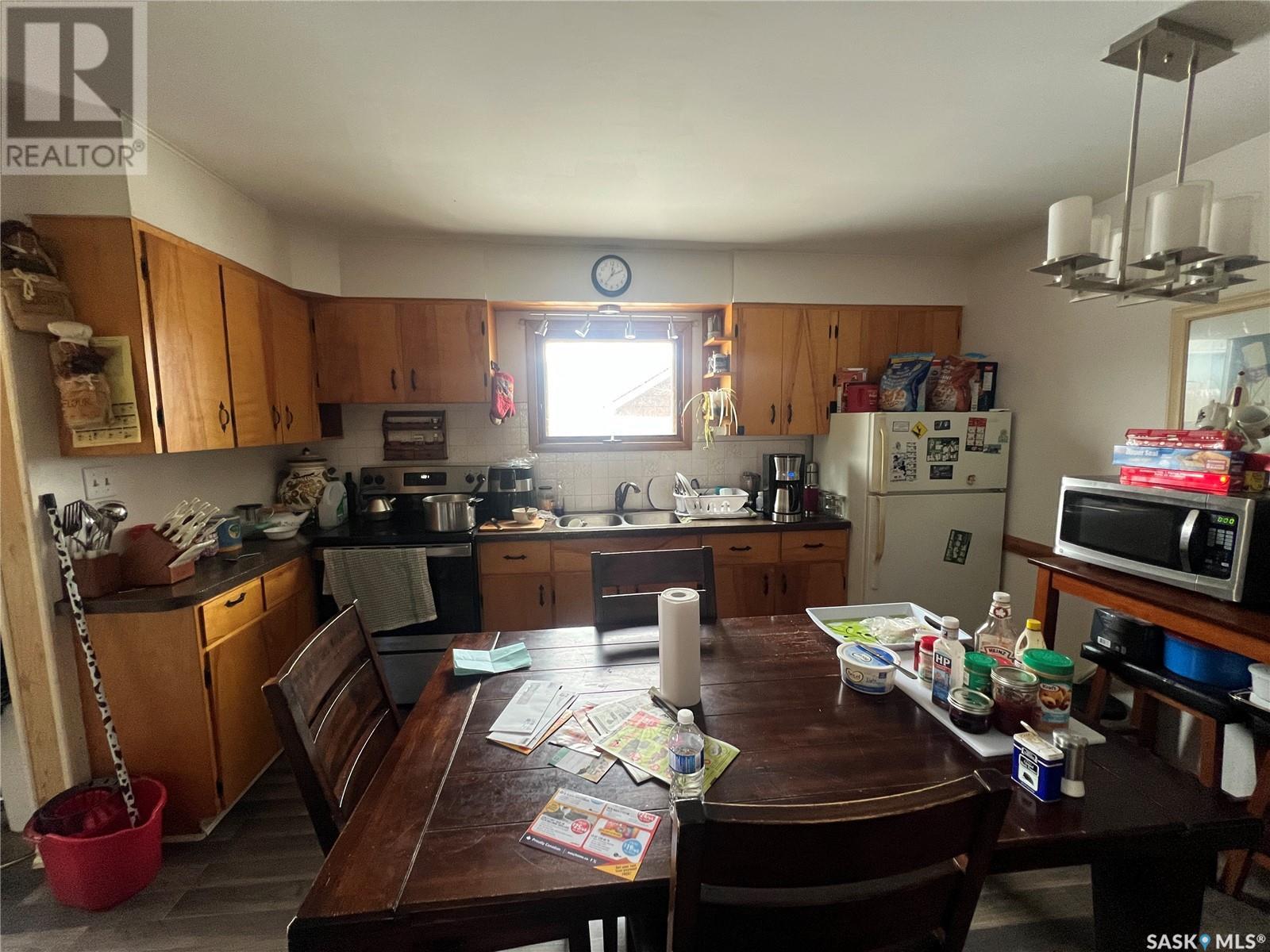 Property at 565 15th STREET W image 5