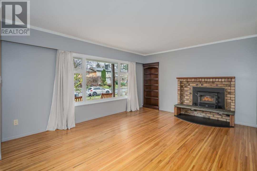 Property at 1325 PAULA PLACE image 2