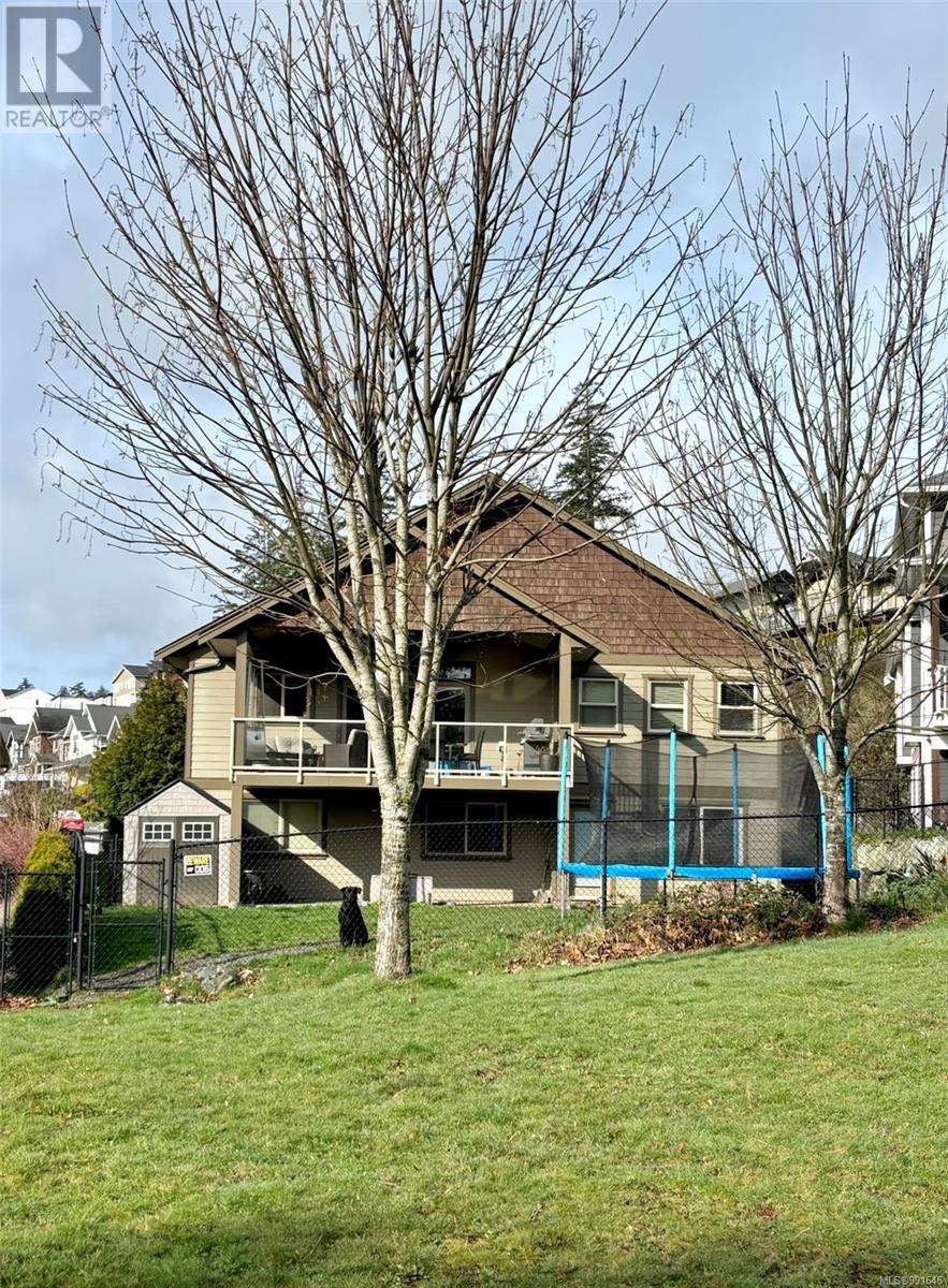Property at 2237 Maple Ave N image 3