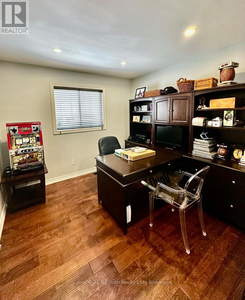 203 Ferndale Drive S, Barrie, Ontario  L4N 8A1 - Photo 16 - S12016292