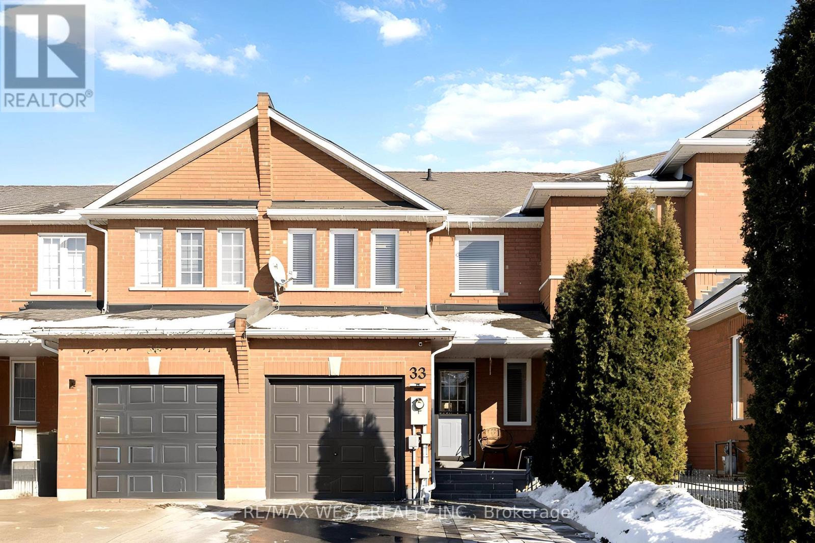 33 PIAZZA CRESCENT, Vaughan, Ontario