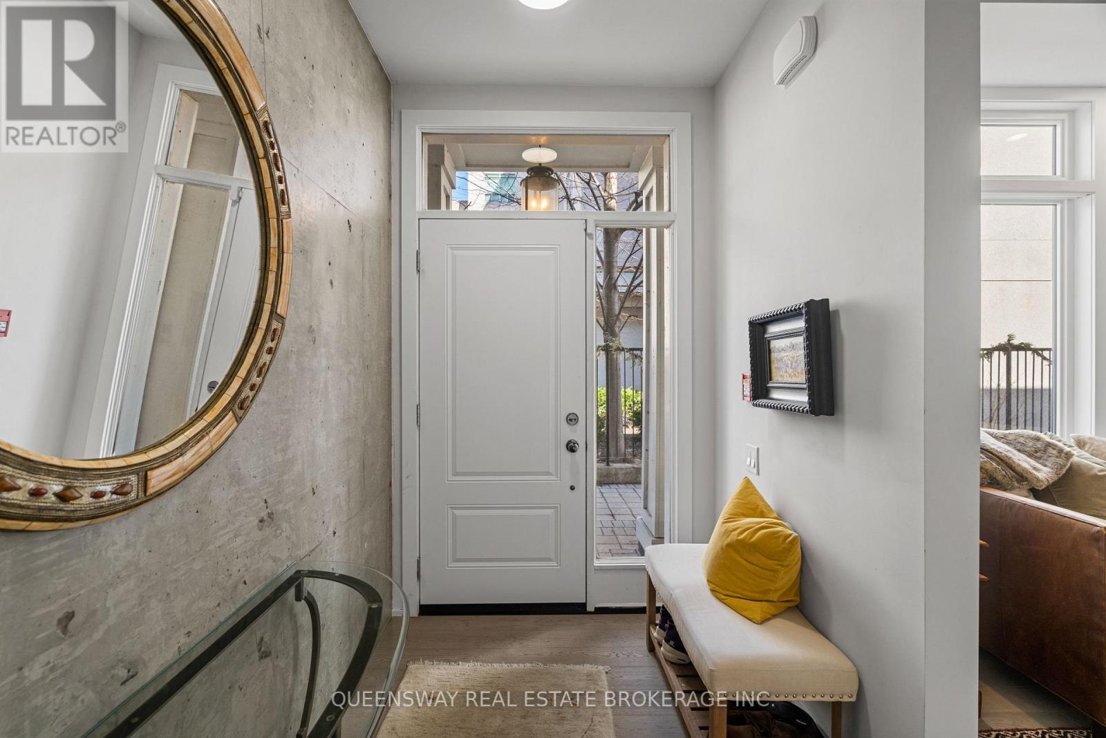 Property at TH6 - 2067 LAKESHORE BOULEVARD image 3
