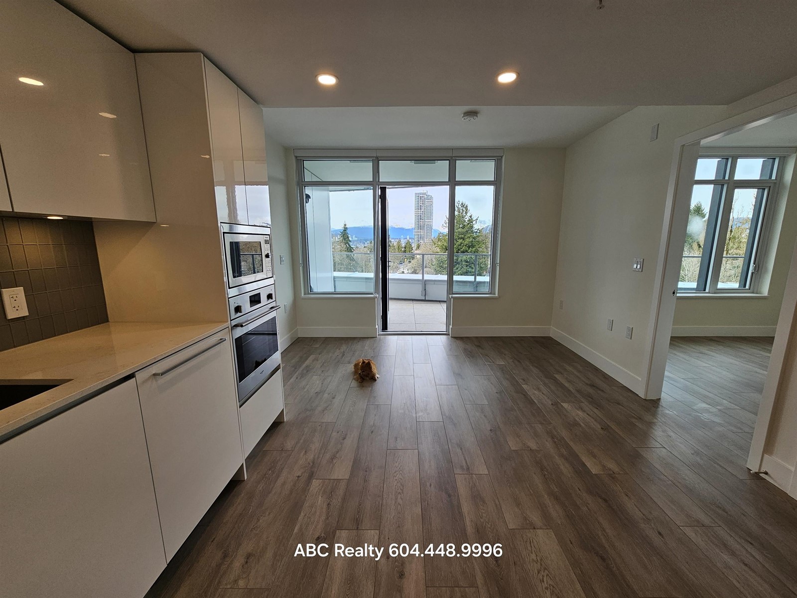 7FL 10428 WHALLEY BOULEVARD, Surrey, British Columbia