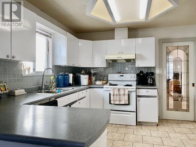 8151 12 Avenue, Burnaby, British Columbia  V3N 2L3 - Photo 9 - R2977076