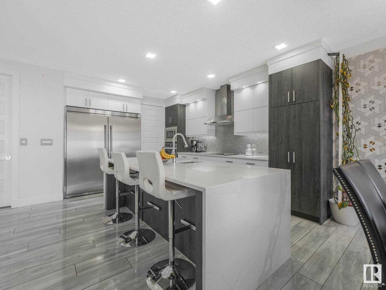Property at 5417 66 ST image 2