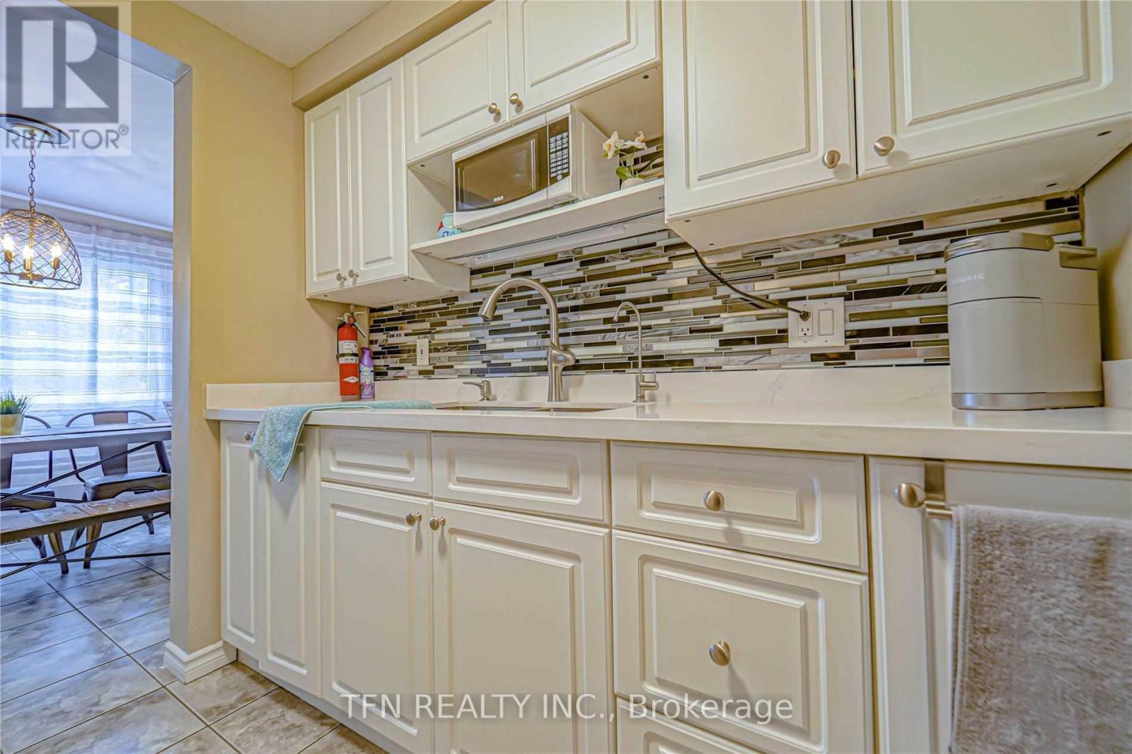 Property at 490 ELGIN STREET N image 5