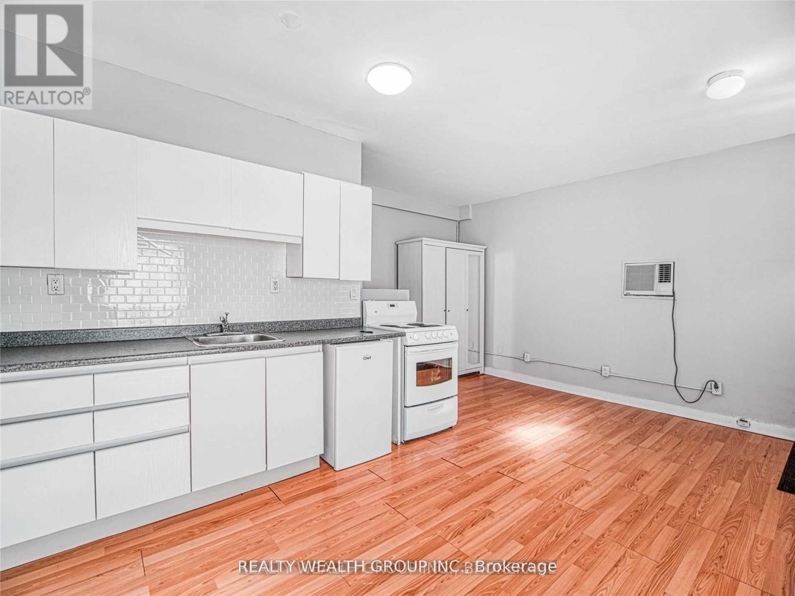 Unit E - 185 Eglinton Avenue W, Toronto, Ontario  M4R 1A8 - Photo 4 - C12016331