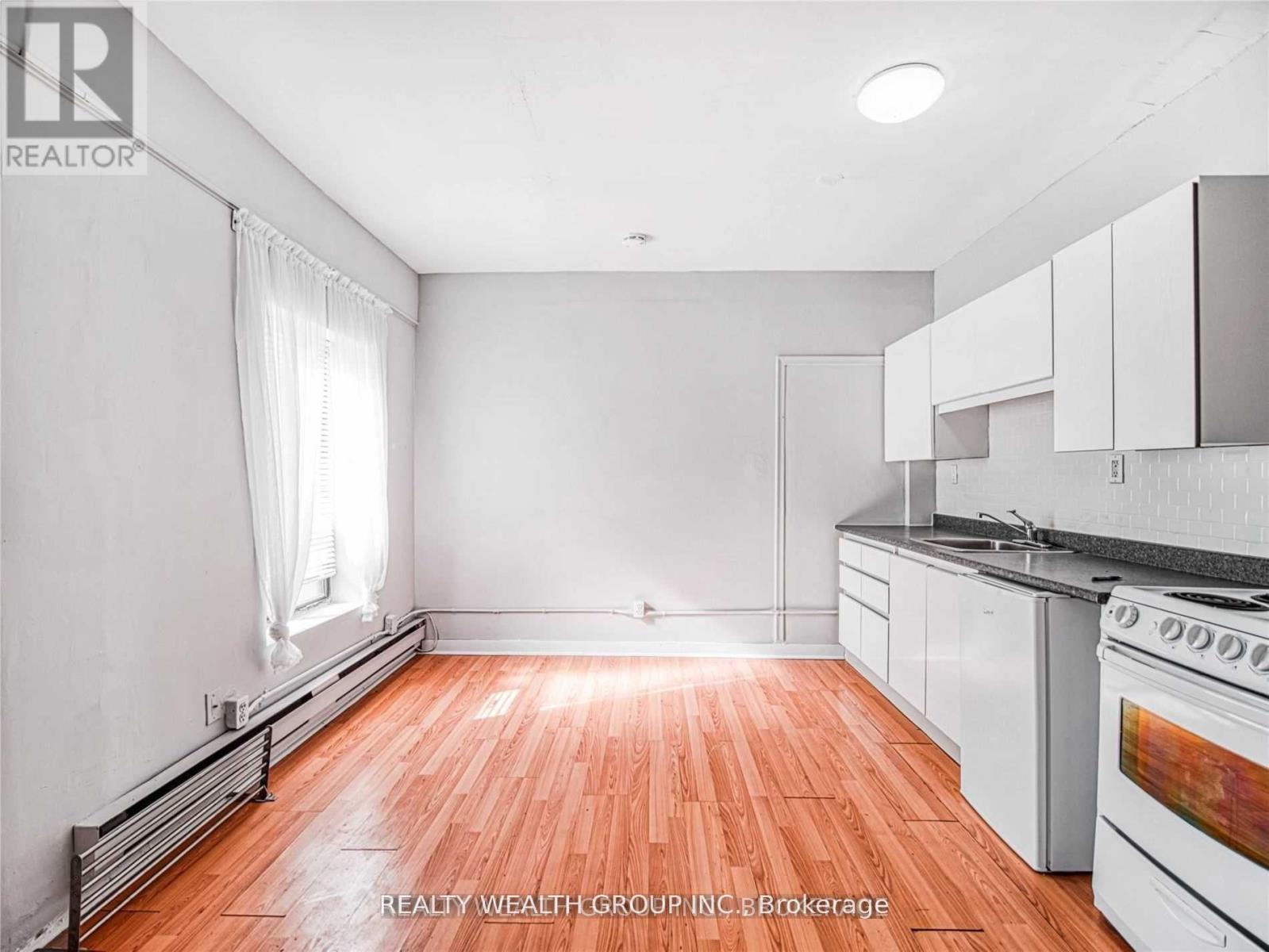 Unit E - 185 Eglinton Avenue W, Toronto, Ontario  M4R 1A8 - Photo 6 - C12016331
