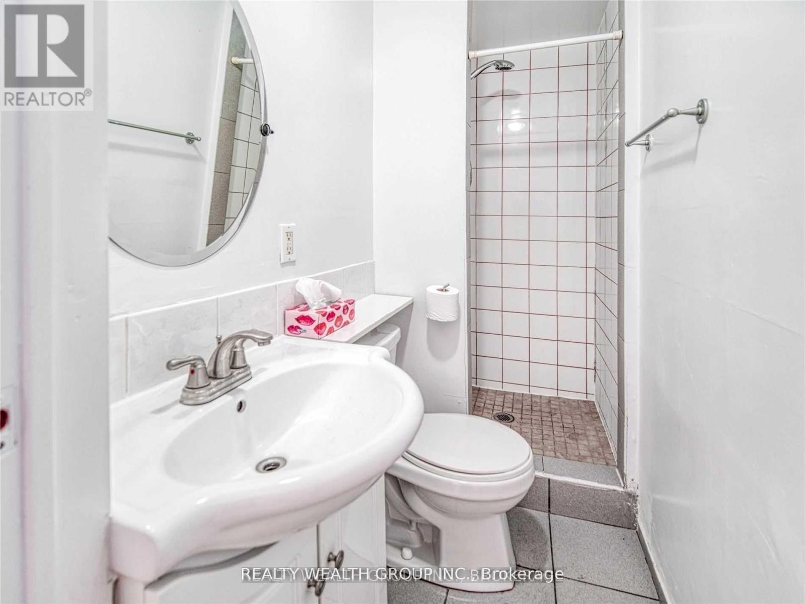 Unit E - 185 Eglinton Avenue W, Toronto, Ontario  M4R 1A8 - Photo 8 - C12016331