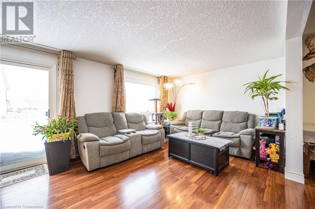 39 Dahlia Street, Kitchener, Ontario  N2E 3Y9 - Photo 11 - 40700488