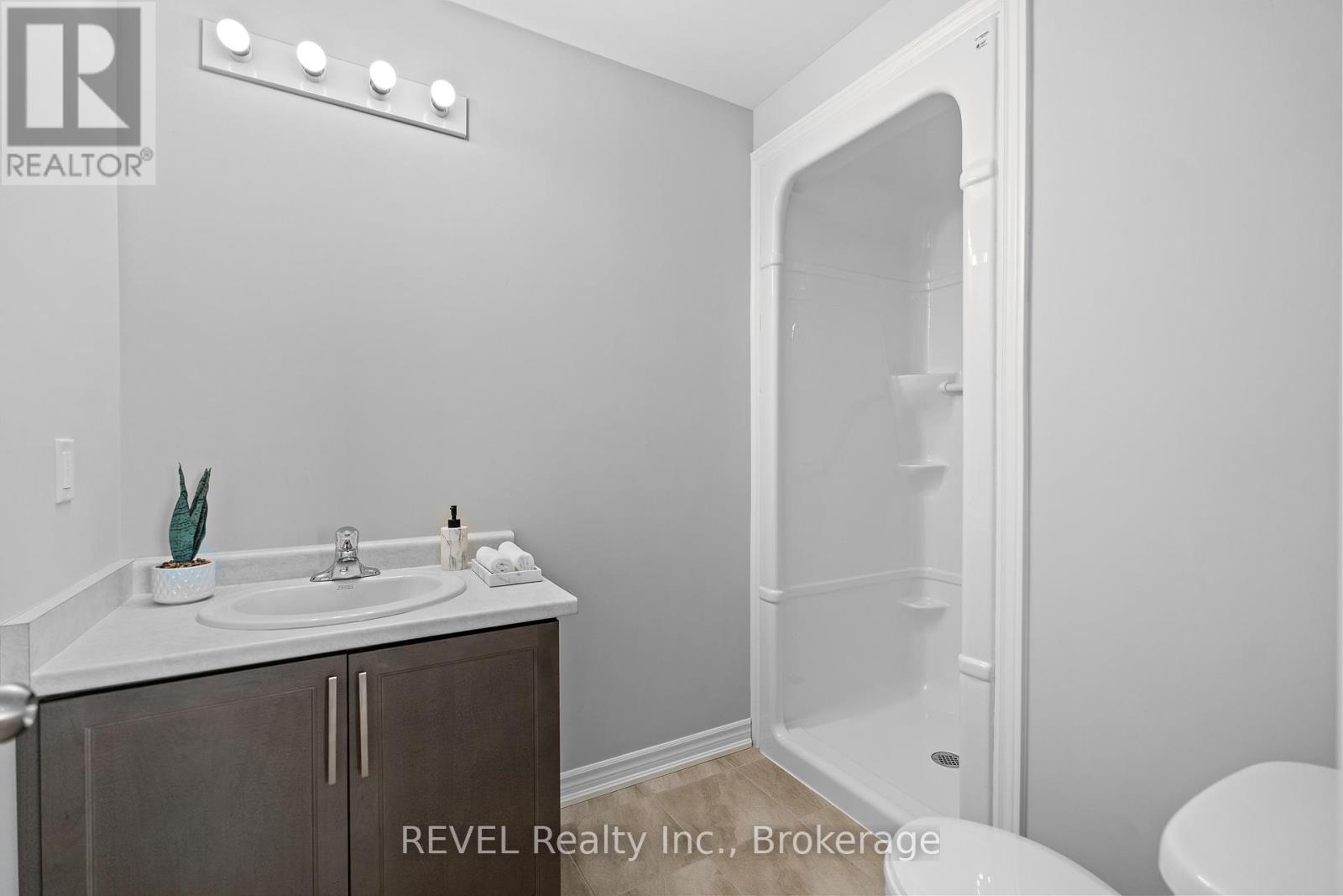210 Wellandvale Drive, Welland (N. Welland), Ontario  L3C 7C7 - Photo 17 - X12016422