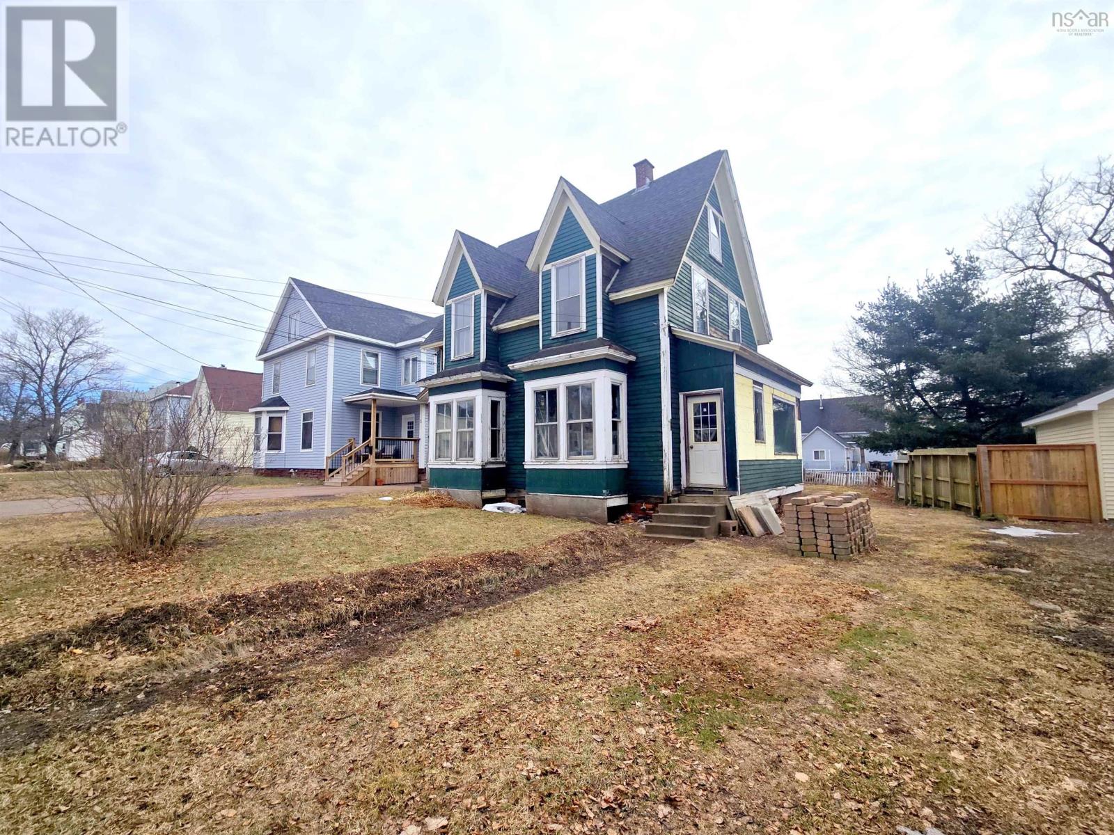 1 Belmont Street, Amherst, Nova Scotia  B4H 2E3 - Photo 3 - 202504733