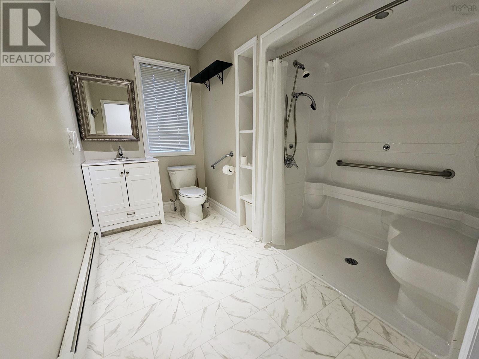 12 Convent Street, Sydney Mines, Nova Scotia  B1V 1J5 - Photo 11 - 202504738