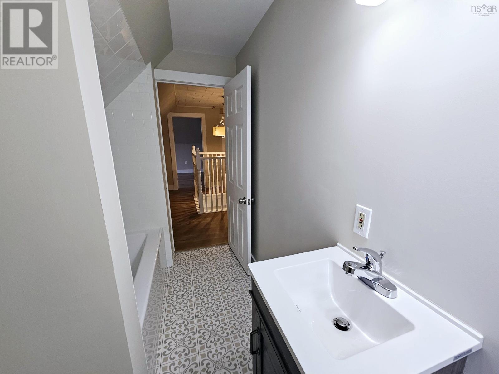 12 Convent Street, Sydney Mines, Nova Scotia  B1V 1J5 - Photo 28 - 202504738