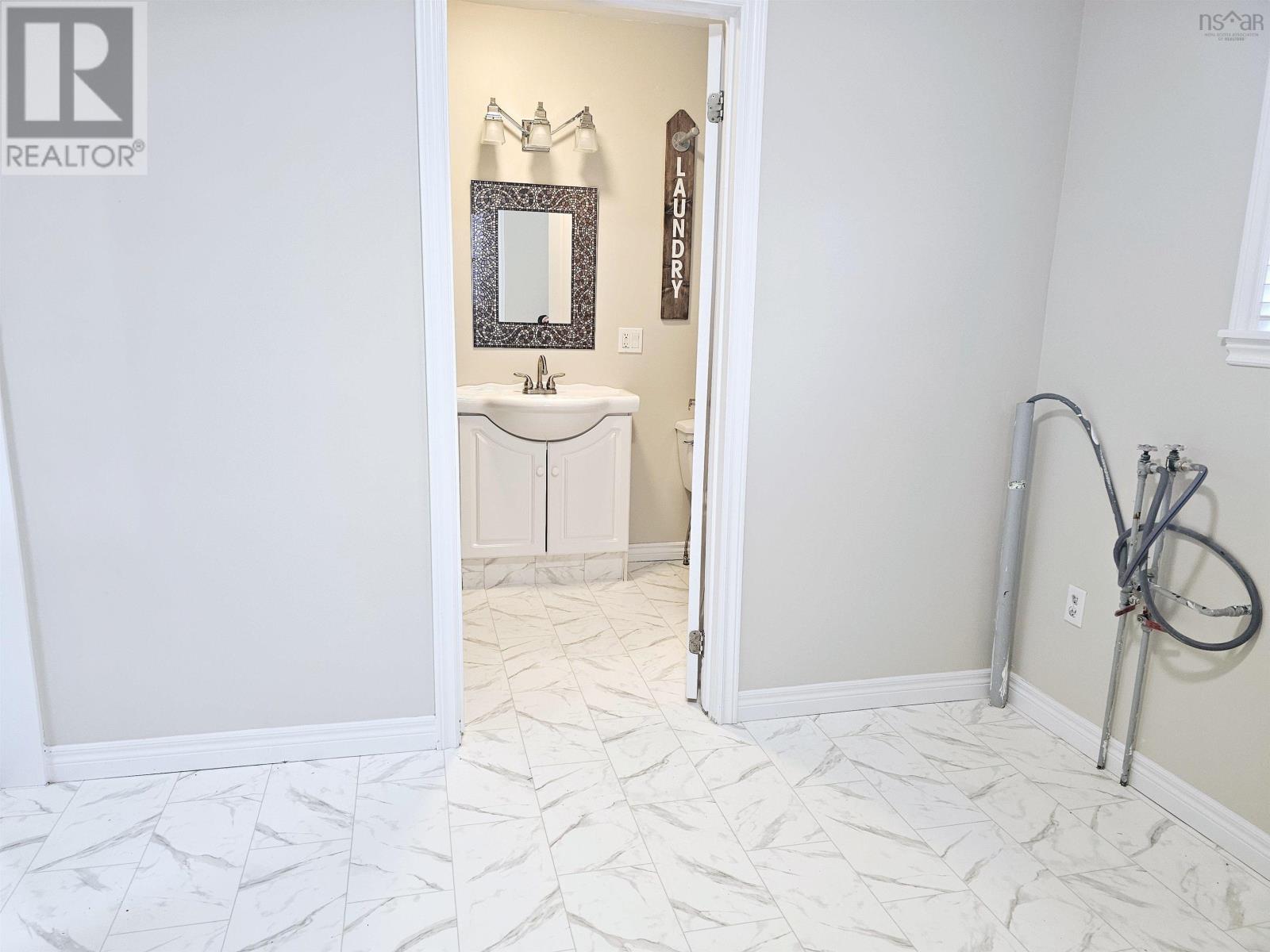 12 Convent Street, Sydney Mines, Nova Scotia  B1V 1J5 - Photo 6 - 202504738