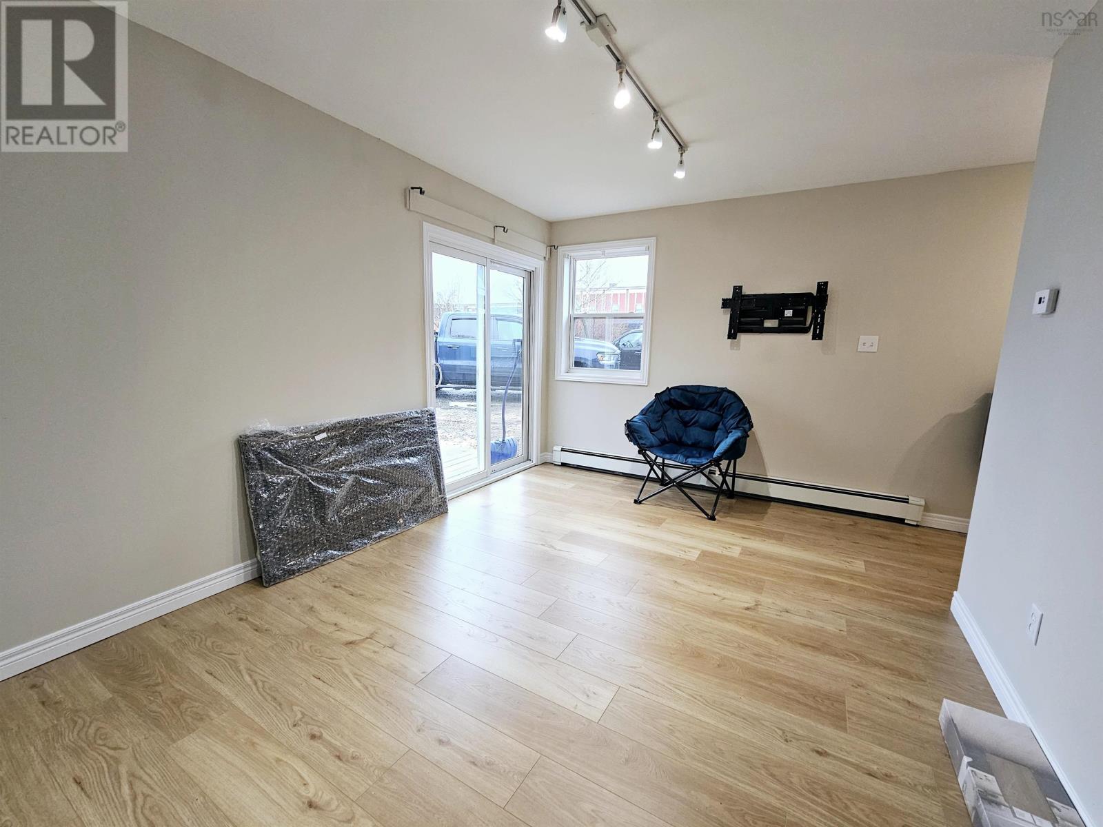 12 Convent Street, Sydney Mines, Nova Scotia  B1V 1J5 - Photo 9 - 202504738